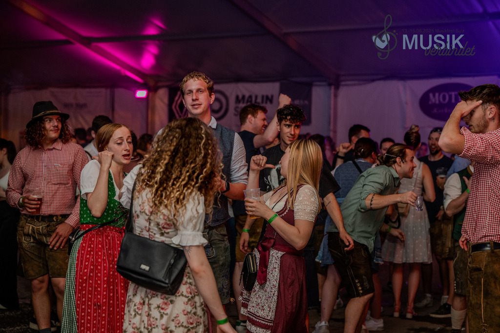 DSC_4001 | "Fussifoto.com – Ihr Ansprechpartner für hochwertige Fotografie! Entdecken Sie kreative Bilder und professionelle Dienstleistungen. Kontaktieren Sie uns für Ihre Projekte!"