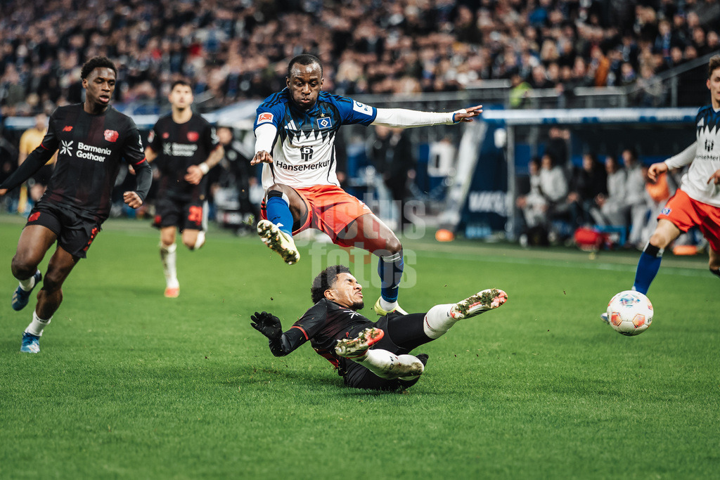 Fußball | Männer | Saison 2025/2026 | 1. Fußball-Bundesliga | 17. Spieltag | Hamburger SV vs. Bayer 04 Leverkusen | 04.03.2026 | oben Jean-Luc Dompe (#7, HSV) unten Malik Tillman (#10, Bayer 04 Leverkusen)