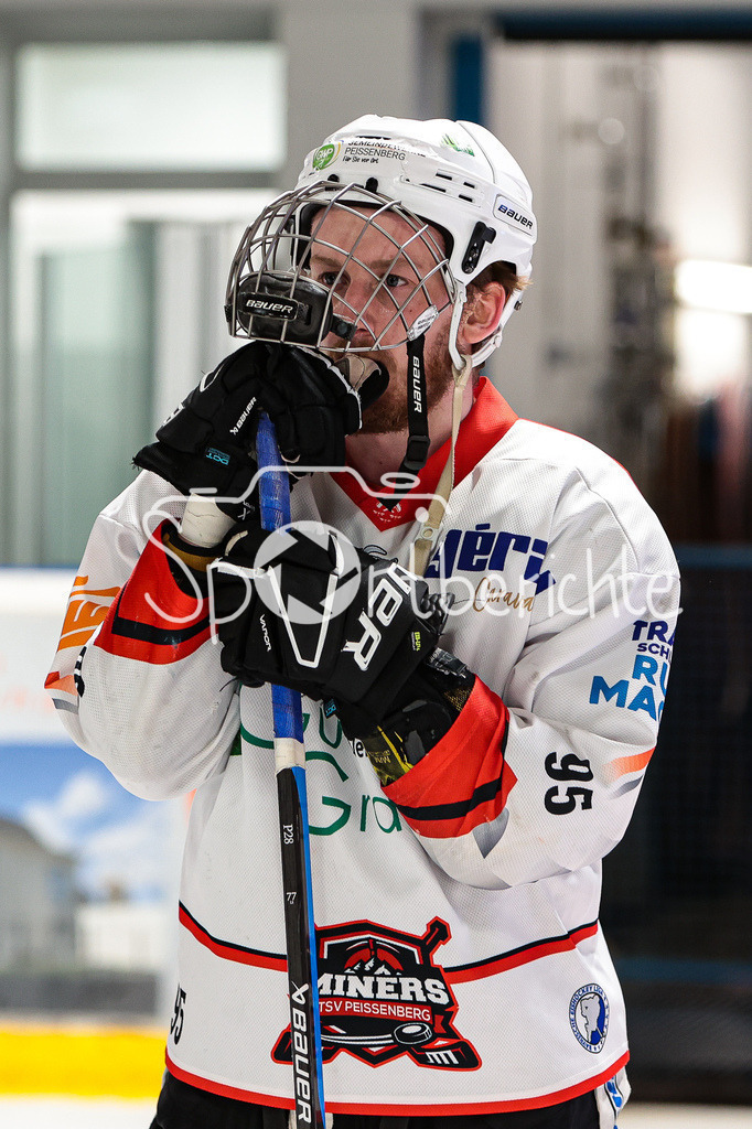 EHC Königsbrunn - TSV Peißenberg | Moritz BIRKNER (TSV #95) ist enttaeuscht nach der Partie