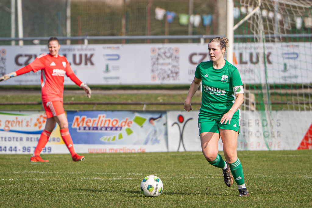 Fußball I Frauen I Saison 2025-2026 I Oberliga Niedersachsen I 15. Spieltag I TuS Lutten - FC Jesteburg-Bendestorf I 6660 | jns.sportfotos - Realisiert mit Pictrs.com