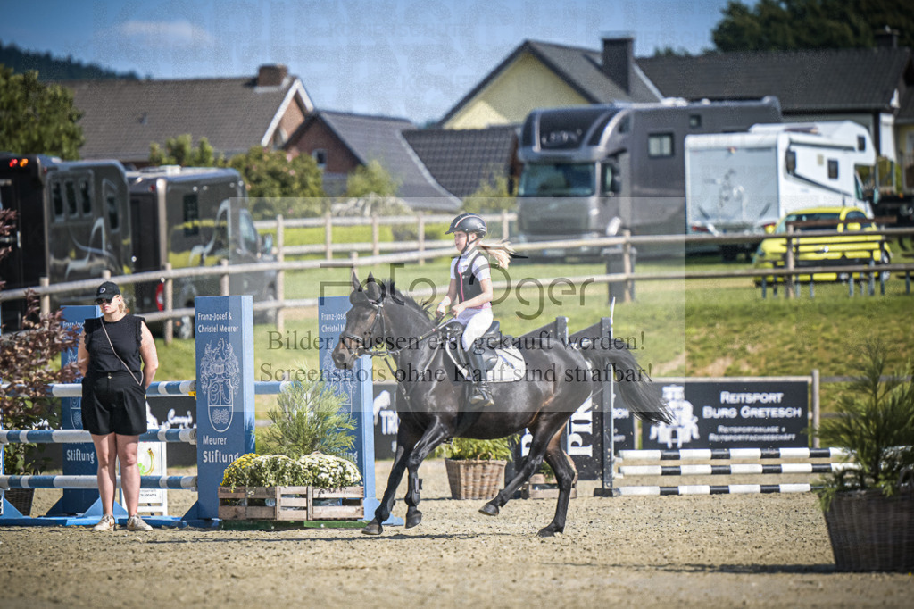 DOS_0562 | Entdecke hochwertige Reitturnierfotos von Foto Oger. Professionell, emotional und authentisch – jetzt Lieblingsmomente im Shop bestellen.Deutschlandweite Turnierfotografie. - Realisiert mit Pictrs.com