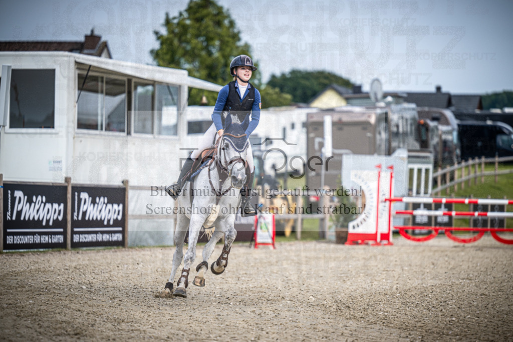DOS_3888 | Entdecke hochwertige Reitturnierfotos von Foto Oger. Professionell, emotional und authentisch – jetzt Lieblingsmomente im Shop bestellen.Deutschlandweite Turnierfotografie. - Realisiert mit Pictrs.com