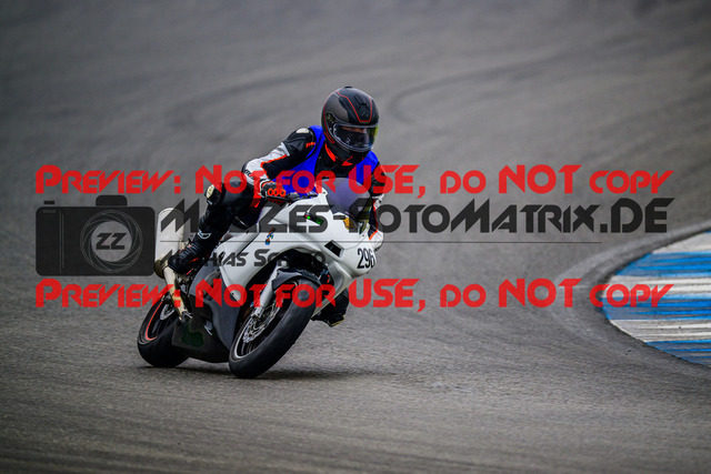 MaZZes_FotoMatrix_240614_6007705_4012 | INST