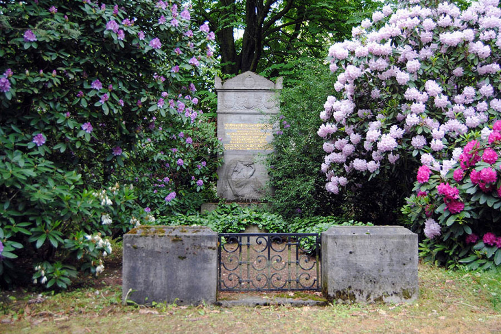 Bildlexikon Leipzig - Suedfriedhof | Das Team hinter BILDLEXIKON LEIPZIG bündelt historische wie aktuelle Informationen über die Stadt Leipzig in Text und Bild auf einer Plattform und stellt diese der interessierten Öffentlichkeit zur Verfügung.