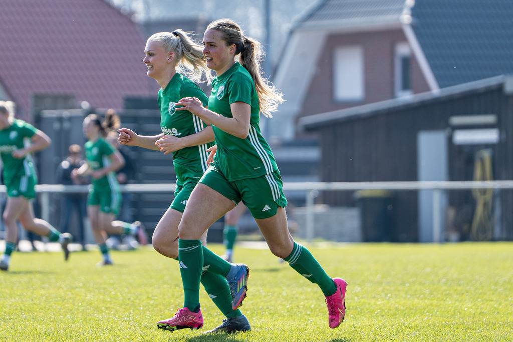 Fußball I Frauen I Saison 2025-2026 I Oberliga Niedersachsen I 17. Spieltag I TuS Lutten - BW Hollage I 12868 | jns.sportfotos - Realisiert mit Pictrs.com