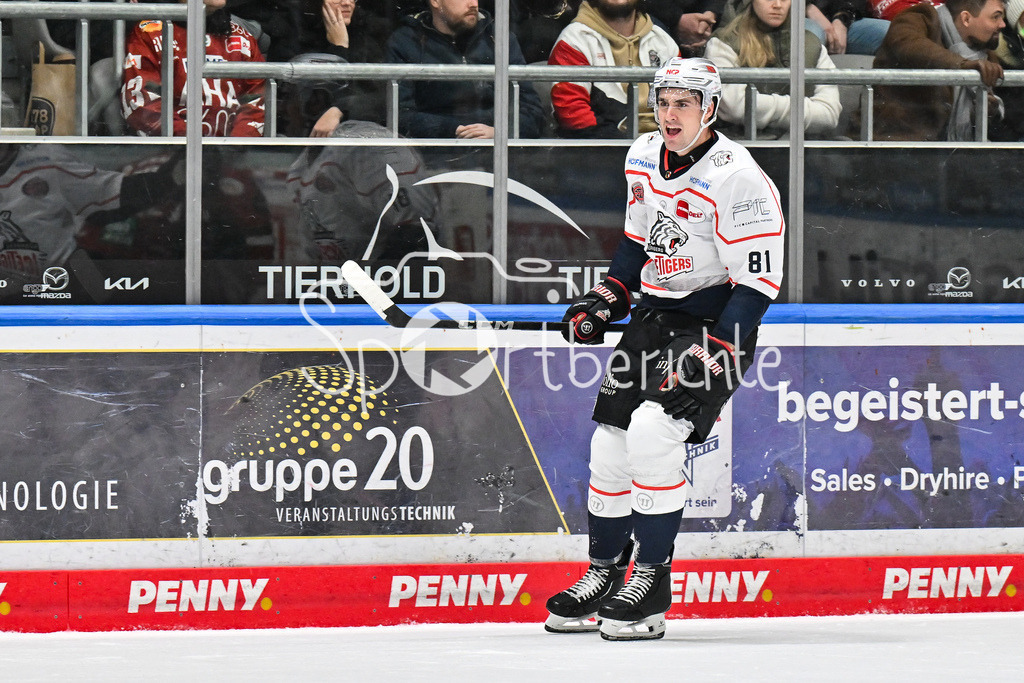 Augsburger Panther - Nürnberg Ice Tigers | AUGSBURG, GERMANY - 23. DECEMBER: Jubel der Gäste nach dem 2-3 Siegtreffer in der Overtime durch Brett MURRAY (Nürnberg Ice Tigers 81) / Tor / Torschuetze / Freude / Happy während dem Match zwischen den Augsburger Panthern und den Nürnberg Ice Tigers am 31. Spieltag der Penny DEL im Curt Frenzel Stadion