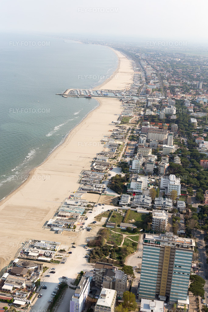 Aerial view: View of the town in Milano Marittima in the state Emilia Romagna, Italy.Photo: IMG_098363.jpg taken on 04/05/2017 by Werner Riehm/FLY-FOTO.comResolution of the original: 3648 x 5472 px