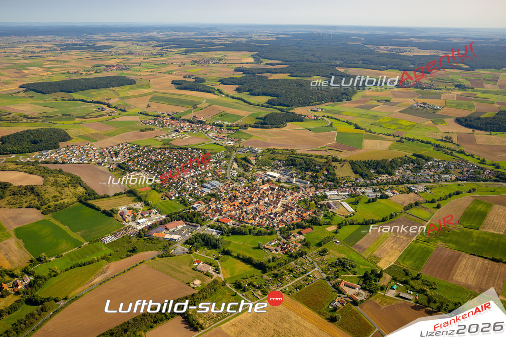 Das Luftbild zeigt :  Stadtlauringen - Die Luftaufnahme wurde 2024 vom UL-Flugzeug aus erstellt ( keine Drohne ) - Hochauflösende Luftaufnahme - Für grossformatige Ausdrucke geeignet. Die Geschenkidee !Mit Lizenz und Bildrechte bestellbar