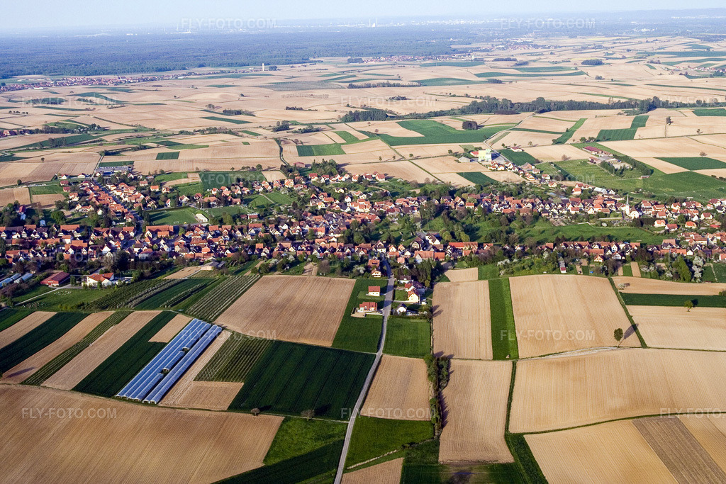 Aerial view: View of the town in Seebach in the state Bas-Rhin, France.Photo: IMG_10623.jpg taken on 05/04/2008 by Werner Riehm/FLY-FOTO.comResolution of the original: 3456 x 2304 px