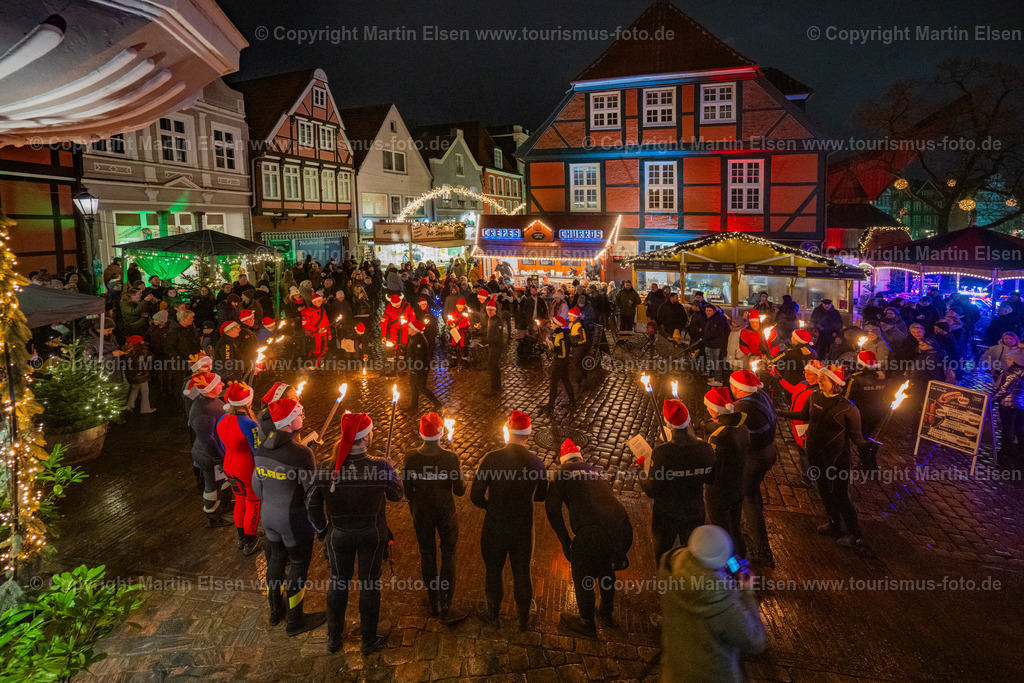Stade Weihnachtsmarkt Fackelschwimmer DLRG_ELS_7667161223 | Stade DLRG Fackelschimmen 3.Advent - Realisiert mit Pictrs.com