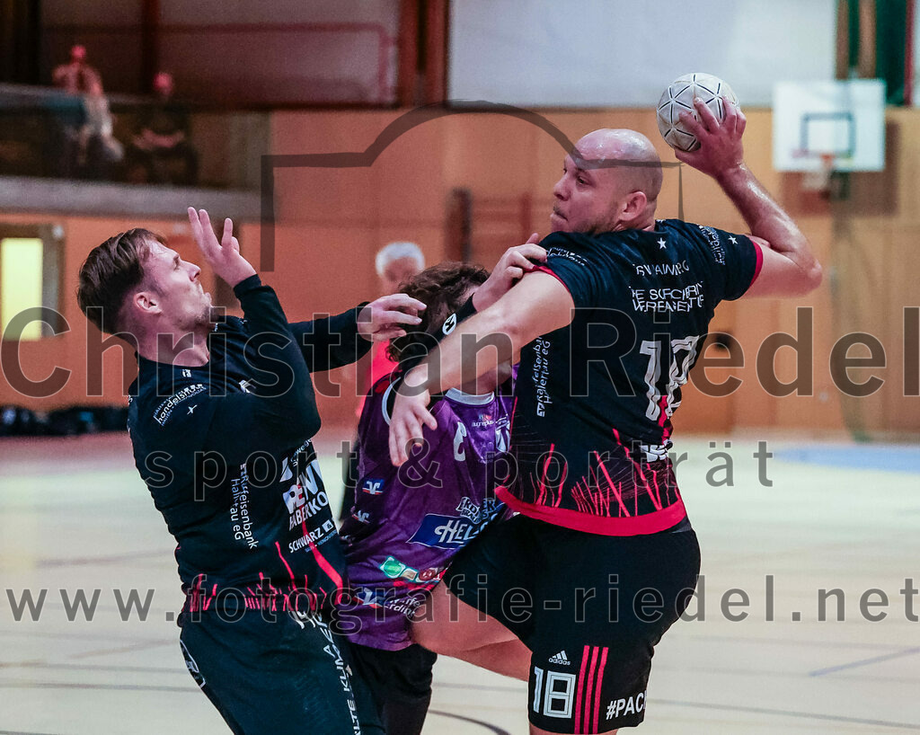 2023-11-26_058_SpVgg_Altenerding_gegen_TSV_1861_Mainburg | Erding, Deutschland, 26.11.2023:
Handball, Bezirksoberliga Männer 2023 / 2024, 9. Spieltag, SpVgg Altenerding gegen TSV 1861 Mainburg, Endergebnis: 34:20

Marius May (TSV 1861 Mainburg, #14), Maximilian Heim (TSV 1861 Mainburg, #18)

Foto: Christian Riedel / fotografie-riedel.net