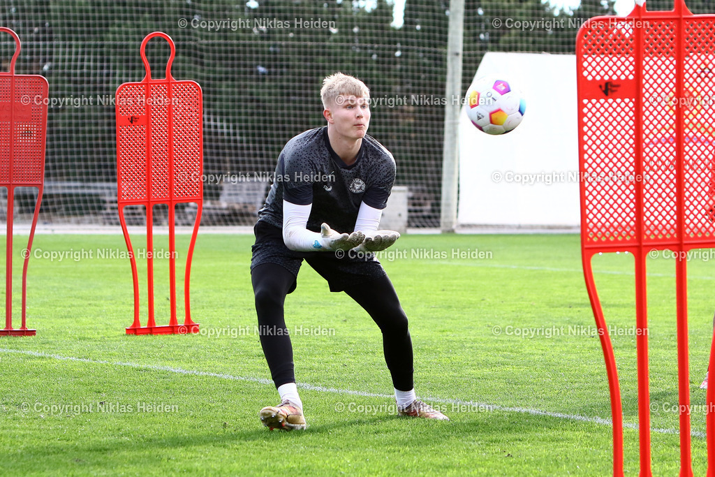 NH_HolsteinKiel_Trainingslager_Spanien2024_Training_04012024 | Lio Rothenhagen (U19, Holstein Kiel)

Training I Trainigslager Oliva Nova (Spanien) I 04.01.2024 - Realisiert mit Pictrs.com