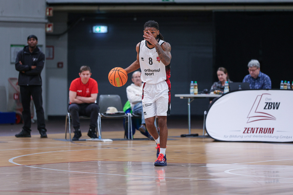 Pro A BAYER GIANTS vs BG Göttingen-110 | Fotos von Basketballspielen aus dem Raum NRW fotografiert von Gero Mueller-Laschet und Daniel Schaefer - Realisiert mit Pictrs.com