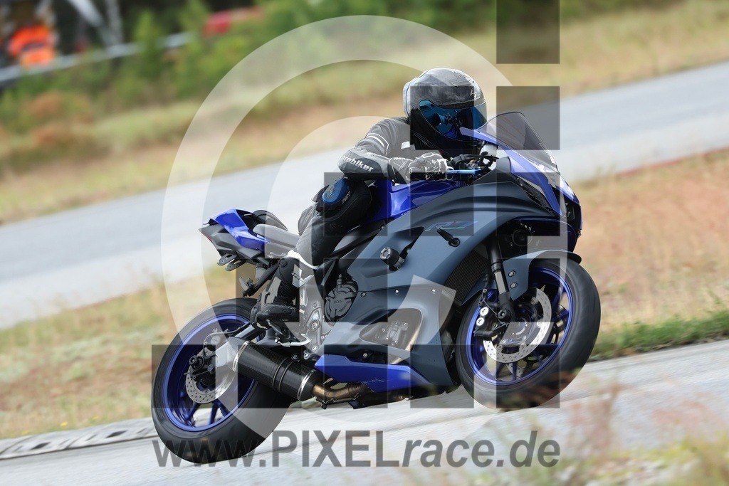 0037-20250608_10871 | Schöne Erinnerungen an spannende Momente - das festzuhalten ist unser Job. PIXELrace.de ist seit 2003 auf den Rennstrecken Europas unterwegs um die Action draußen beim Fahren und die wunderbare Stimmung imm Fahrerlager für euch einzufangen.