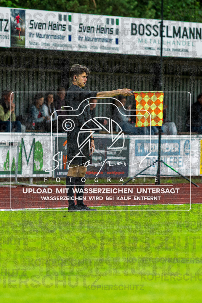 Landesliga Herren LG - TV Jahn Schneverdingen vs. MTV Eintracht Celle | Armin Maksutaj (Schiedsrichterassistent); Landesliga Herren LG - TV Jahn Schneverdingen vs. MTV Eintracht Celle am 06.06.2026 in Osterwaldstadion, Schneverdingen - Realisiert mit Pictrs.com