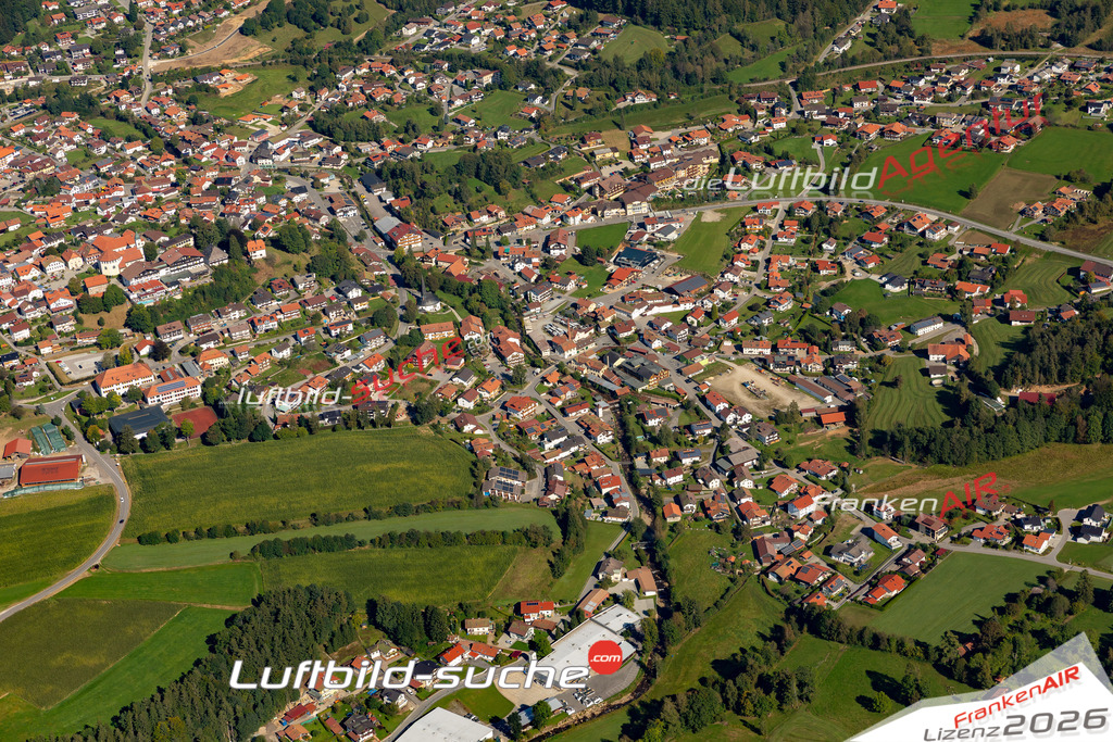 Die Luftaufnahme Silberberg - Bodenmais wurde 2021 mittels Flugzeug (keine Drohne) erstellt. Hohe Auflösung -für große Poster und Wandbilder geeignet!