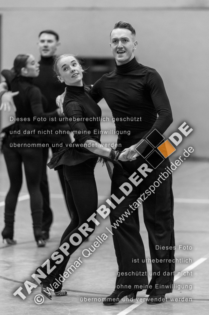 20231020-00689 | Hier finden Sie Tanz Bilder vom Latein und Standard Formationen tanzen. Sportbilder vom Tanzsport. Schöne Fotos und von Weltmeisterschaft, Europameisterschaft, Bundesliga, Regionalliga, Oberliga und Landesliga sowie von GOC Stuttgart, DanceComp, WM Bremen