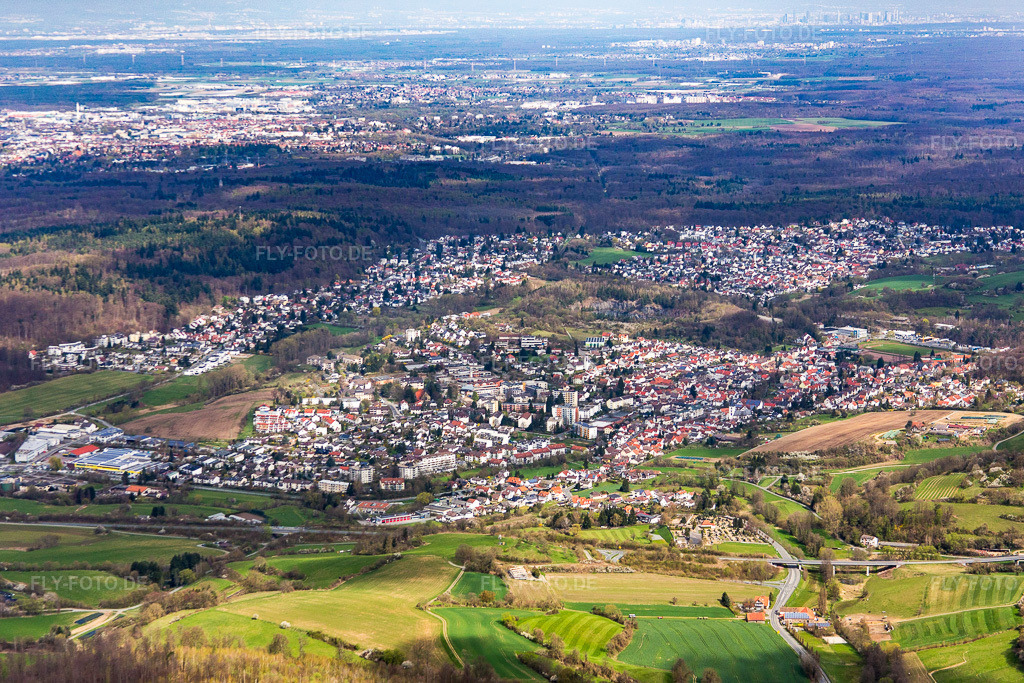 Luftbild: Ortsansicht von Süden im Ortsteil Nieder-Ramstadt in Mühltal im Bundesland Hessen in Deutschland. Foto: IMG_077234.jpg vom 12.04.2015 durch Werner Riehm/FLY-FOTO.de
