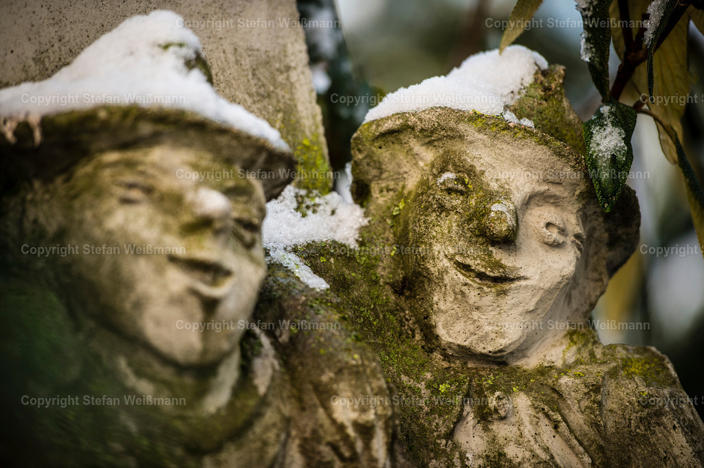 Worms mit Schnee | Worms mit Schnee - Realisiert mit Pictrs.com