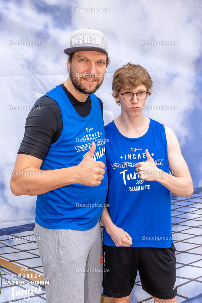 2022-00063187-Vater-Sohn-Turnier-Teamfotos-2 | 26.05.2022; Berlin Foto: Gerold Rebsch - www.beachpics.de