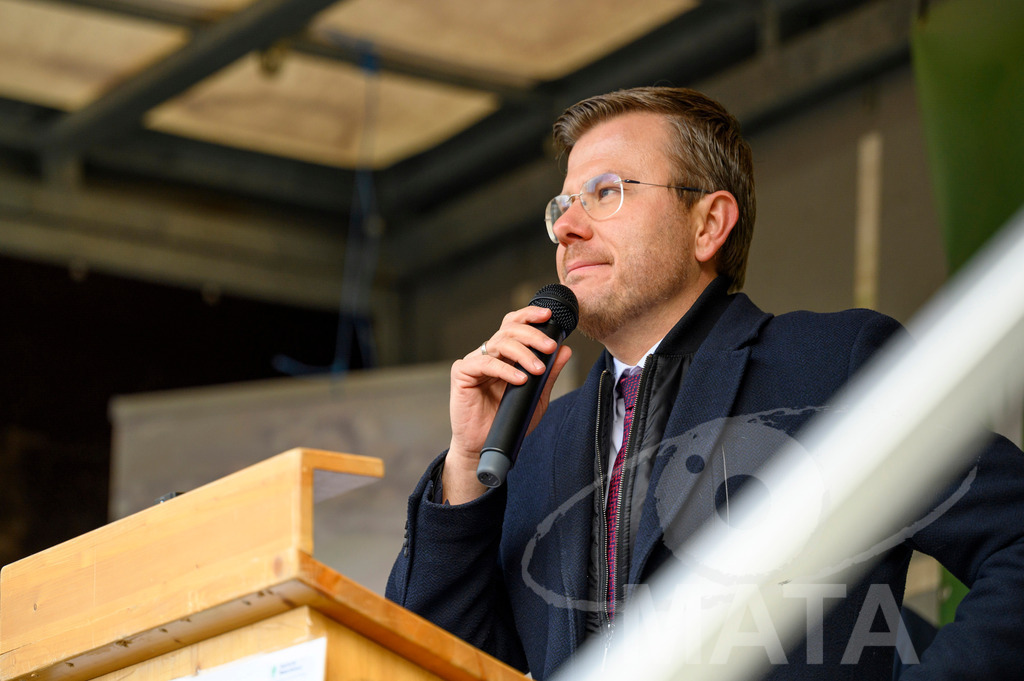 _DWA4488 | Oberbürgermeister Nürnberg, Marcus König bei Bauerndemo gegen Agrarpolitik der Bundesregierung  auf dem Straße Obstmarkt und Hauptmarkt . Nürnberg, 08.01.2024 - Realisiert mit Pictrs.com