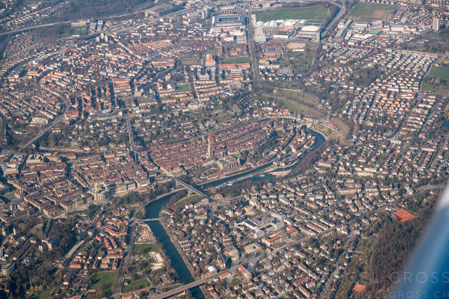 aerial view of the oldtown of Berne | Die ideale Geschenkidee für Naturliebhaber. Naturbilder von Marcel Gross Photography für ihr Zuhause in den verschiedensten Formaten und Materialien. - Realizzato con Pictrs.com