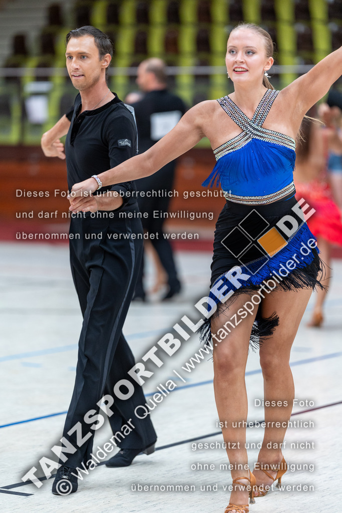 20240810-01367 | Hier finden Sie Tanz Bilder vom Latein und Standard Formationen tanzen. Sportbilder vom Tanzsport. Schöne Fotos und von Weltmeisterschaft, Europameisterschaft, Bundesliga, Regionalliga, Oberliga und Landesliga sowie von GOC Stuttgart, DanceComp, WM Bremen
