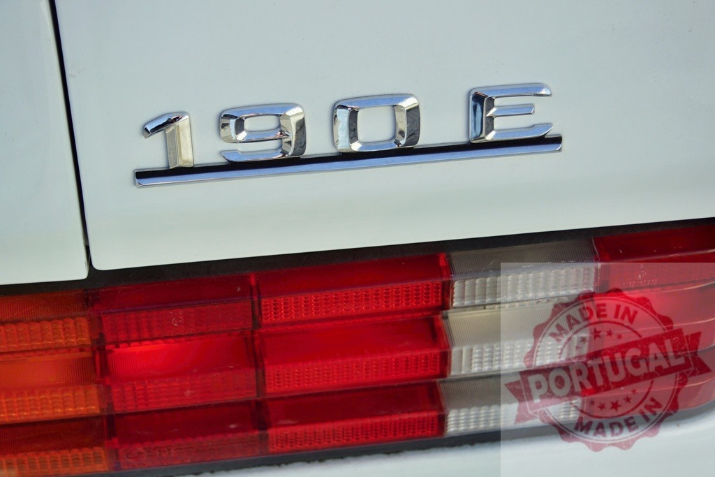 Mercedes-Benz 190E classic car model name emblem | Rear trunk detail showing Mercedes-Benz 190E emblem and taillight - Realisiert mit Pictrs.com