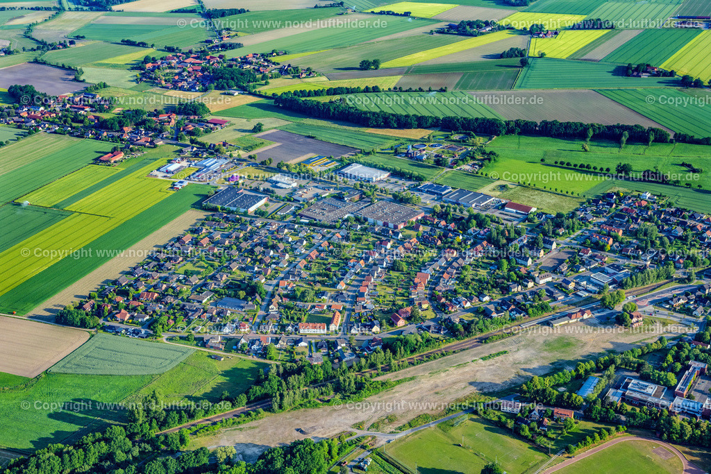 Wittingen_ELS_3486050623 | WITTINGEN 05.06.2023 Stadtgebiet mit Außenbezirken und Innenstadtbereichn in Wittingen im Bundesland Niedersachsen, Deutschland. // City area with outside districts and inner city area in Wittingen in the state Lower Saxony, Germany. Foto: Martin Elsen