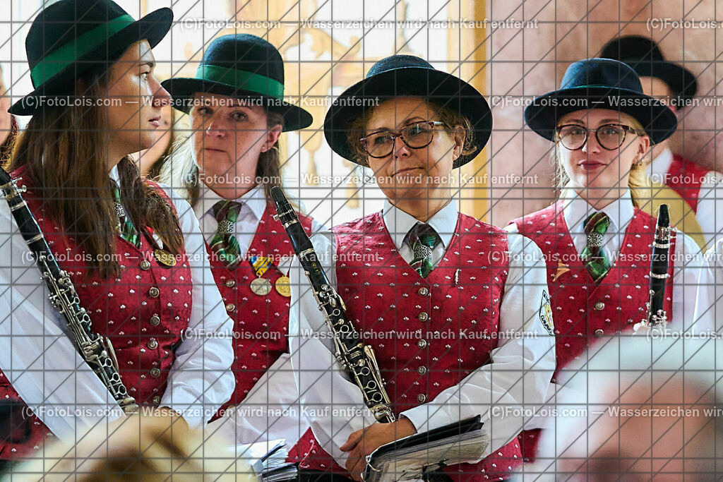 ALP0224_XXXIX_Chopin-Festival_Eroeffnung_Musikverein Gaming | (C)FotoLois.com, Alois Spandl, XXXIX. internationales CHOPIN-Festival in der Kartause Gaming, Eröffnung des Festivals mit Einmarsch der Goldhaubengruppe Lackenhof mit der Musikkapelle Gaming sowie den Ehrengästen und Eröffnungsansprachen in der Barockbibliothek, Fr 4. August 2023.