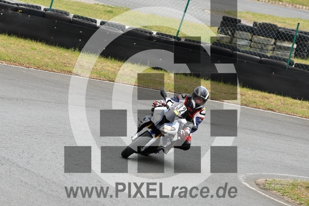0032-20240504_10348 | Schöne Erinnerungen an spannende Momente - das festzuhalten ist unser Job. PIXELrace.de ist seit 2003 auf den Rennstrecken Europas unterwegs um die Action draußen beim Fahren und die wunderbare Stimmung imm Fahrerlager für euch einzufangen.