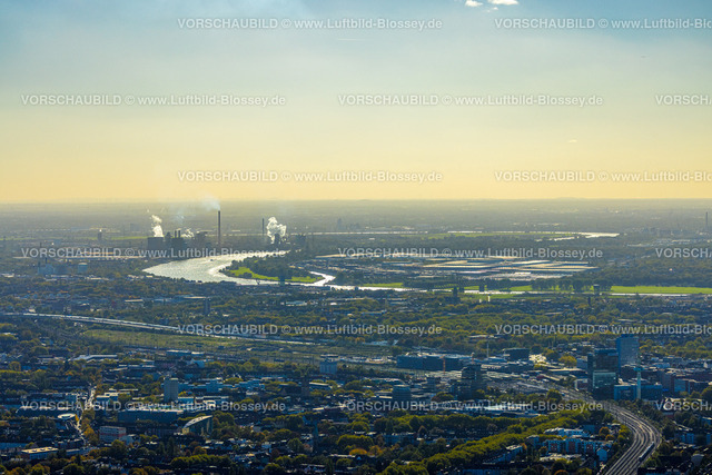 Duisburg221000276 | Luftbild, Fluss Rhein, Industrieanlagen und Werkshafen der Hüttenwerke Krupp Mannesmann HKM, rauchende Schlote und Dampfwolken, Friemersheim, Duisburg, Ruhrgebiet, Nordrhein-Westfalen, Deutschland