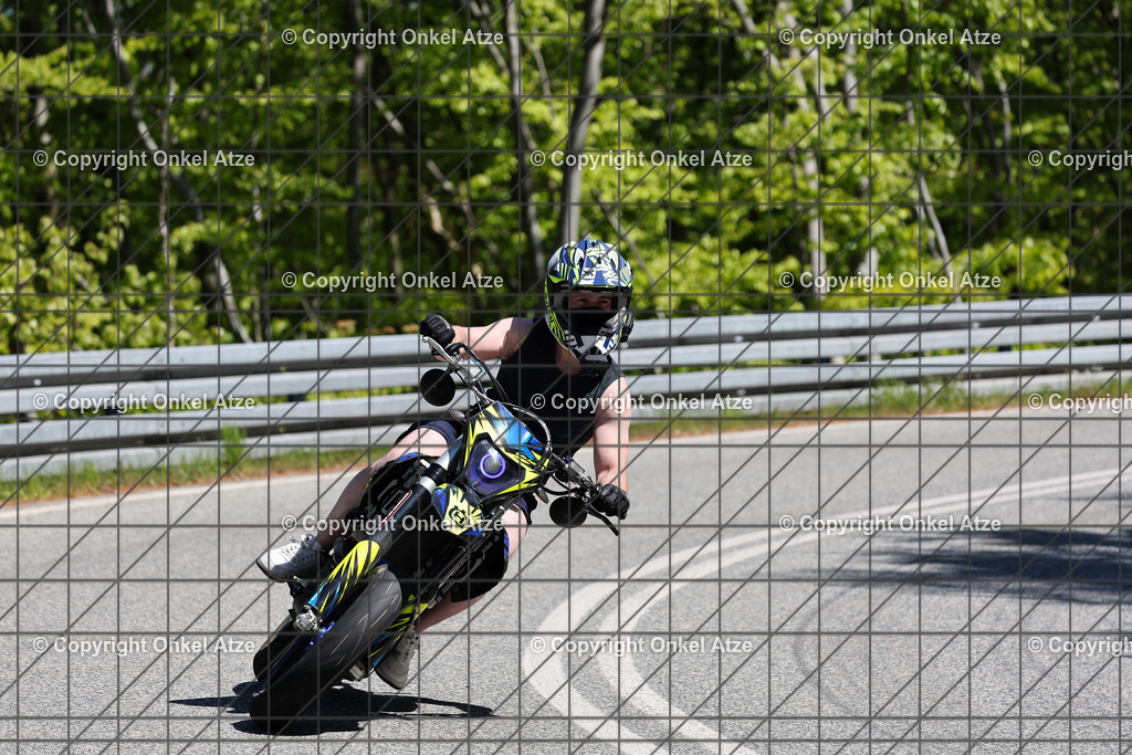 IMG_8586 | Fotograf am Kyffhäuser. Onkel Atze. Kyffhäuser Rennstrecke. Café36. Motorsportfotografie. - Realisiert mit Pictrs.com