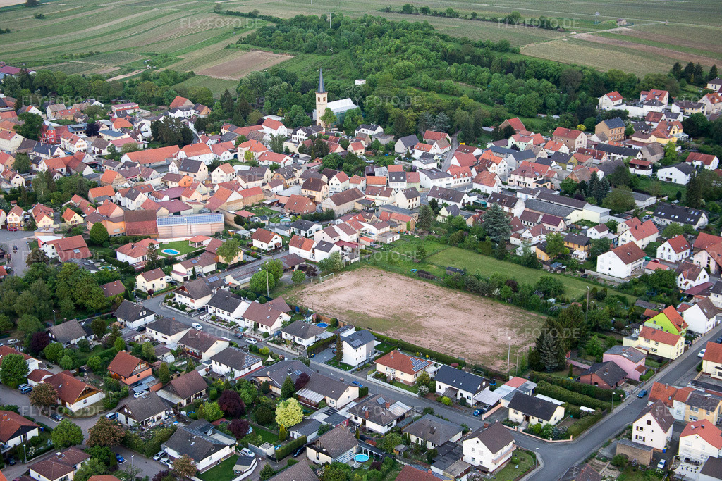 Luftbild: Dorfansicht im Ortsteil Heßloch in Dittelsheim-Heßloch im Bundesland Rheinland-Pfalz in Deutschland. Foto: IMG_088534.jpg vom 17.05.2016 durch Werner Riehm/FLY-FOTO.de