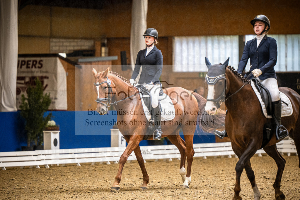 DOS_2899 | Entdecke hochwertige Reitturnierfotos von Foto Oger. Professionell, emotional und authentisch – jetzt Lieblingsmomente im Shop bestellen.Deutschlandweite Turnierfotografie. - Realisiert mit Pictrs.com