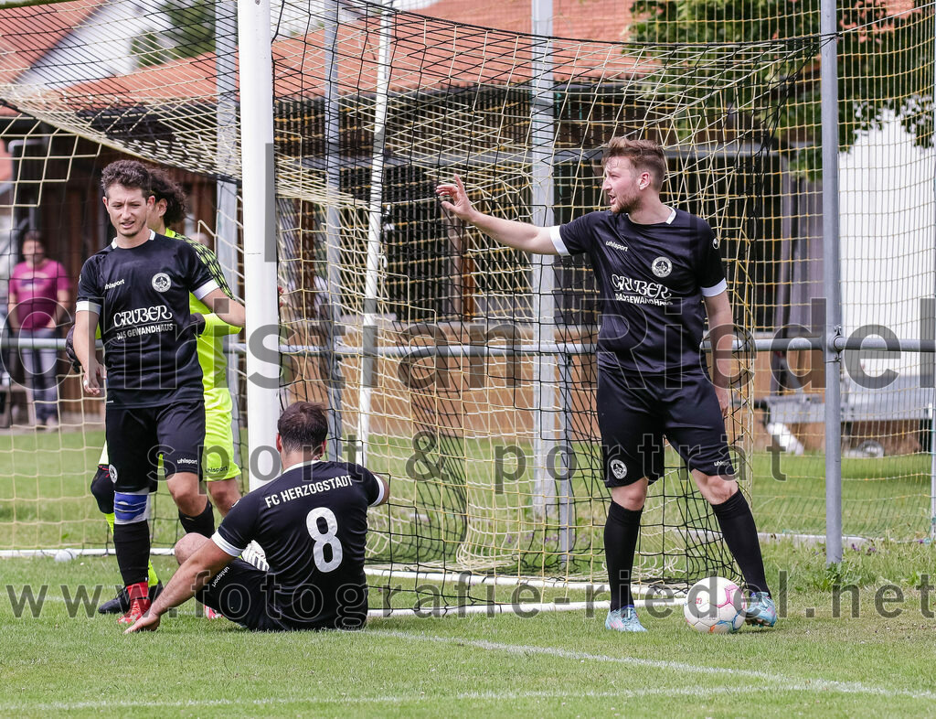 2023-07-02_063_SV_Walpertskirchen_II_gegen_FC_Herzogstadt_II | Walpertskirchen, Deutschland, 02.07.2023:
Fußball, A-Klasse 2023 / 2024, Testspiel, SV Walpertskirchen II gegen FC Herzogstadt II, Endergebnis: 2:0

Foto: Christian Riedel / fotografie-riedel.net