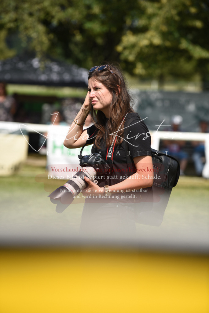 DSC_0107 | Pferde- und Turnierfotografie in Westsachsen. Pferdeportraits, Auftragszeichnungen und intuitive Kunst.