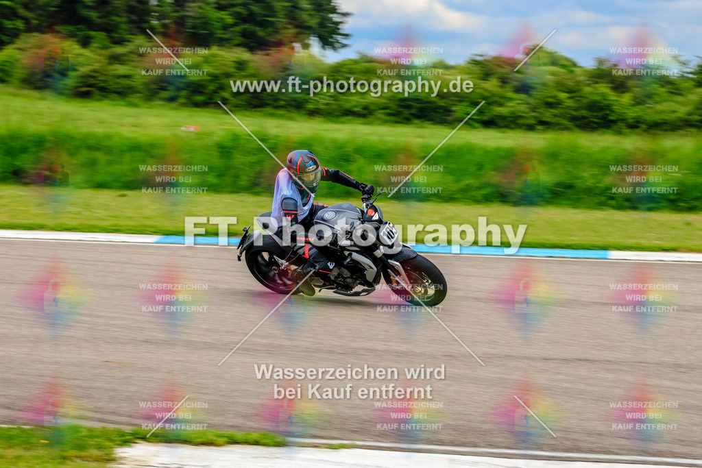 MotoTeam-9810 | Hier findet Ihr Bilder von Touristenfahrten auf der Nürburgring Nordschleife oder von anderen Veranstaltungen die ich besucht habe. Viel Spass beim Durch Schauen 