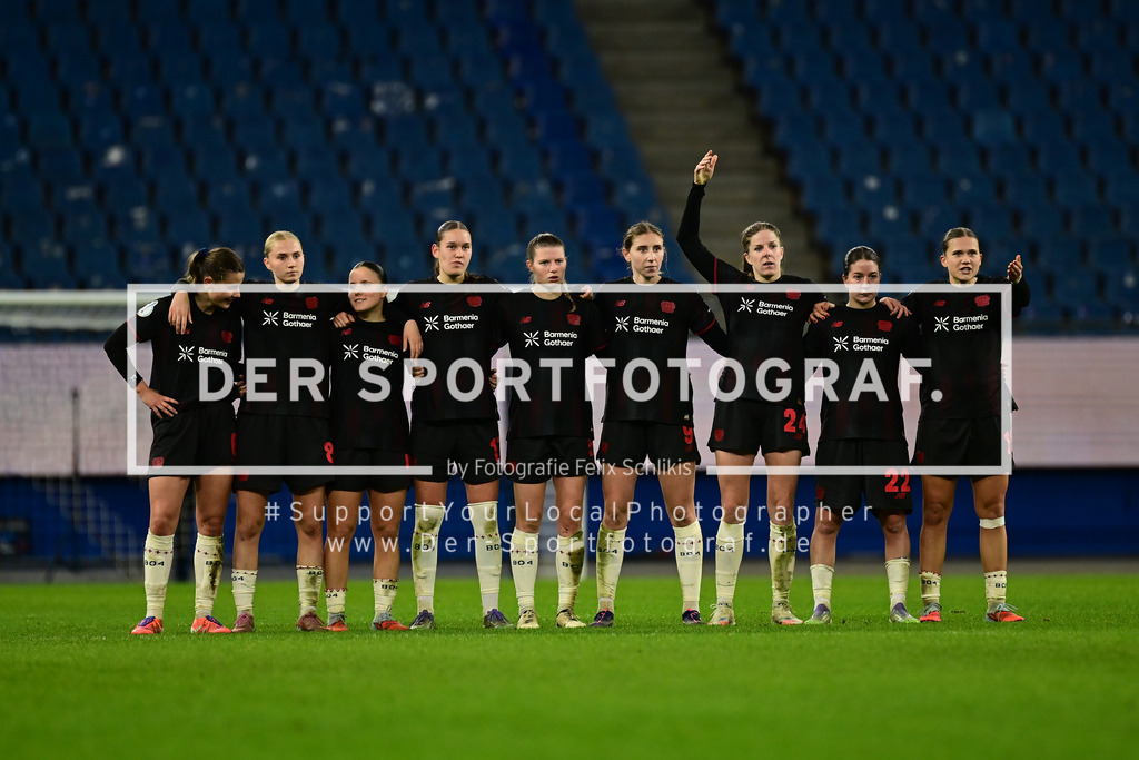 Fußball I Frauen I Saison 2025-2026 I DFB-Pokal I Achtelfinale I Hamburger SV - Bayer 04 Leverkusen I 19203 | Bayer 04 Leverkusen zusammen  - Realisiert mit Pictrs.com