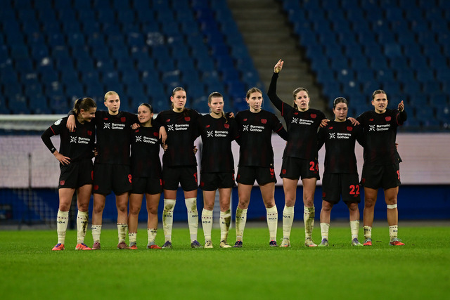 Fußball I Frauen I Saison 2025-2026 I DFB-Pokal I Achtelfinale I Hamburger SV - Bayer 04 Leverkusen I 19203 | Bayer 04 Leverkusen zusammen  - Realisiert mit Pictrs.com