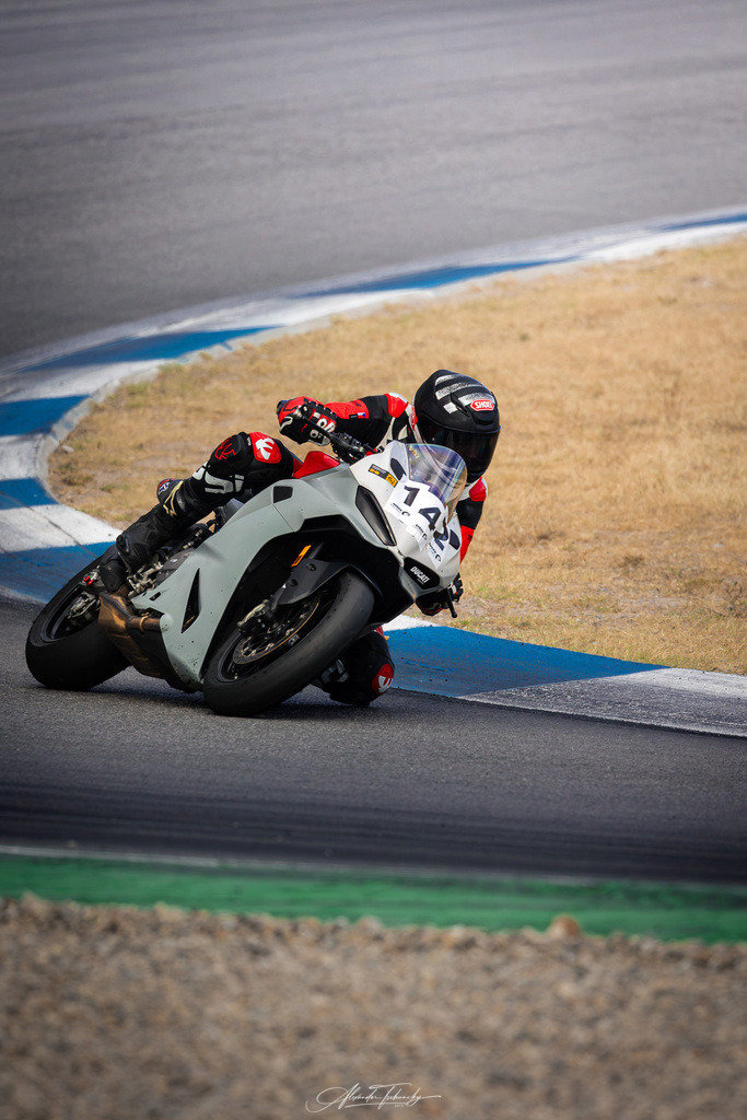 Ducati Trackday Hockenheimring 2026 | Entdecken Sie die faszinierende Welt von Alexander Tschuncky Arts: Kreative Fotografie, atemberaubende Automobilkunst und hochwertiger Bilderdruck. Lassen Sie sich inspirieren! - Realisiert mit Pictrs.com