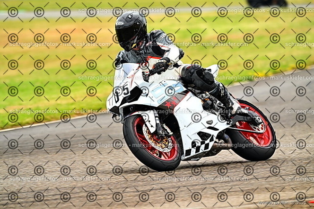 25bt02-0020 | markuskiefer.com - Realisiert mit Pictrs.com