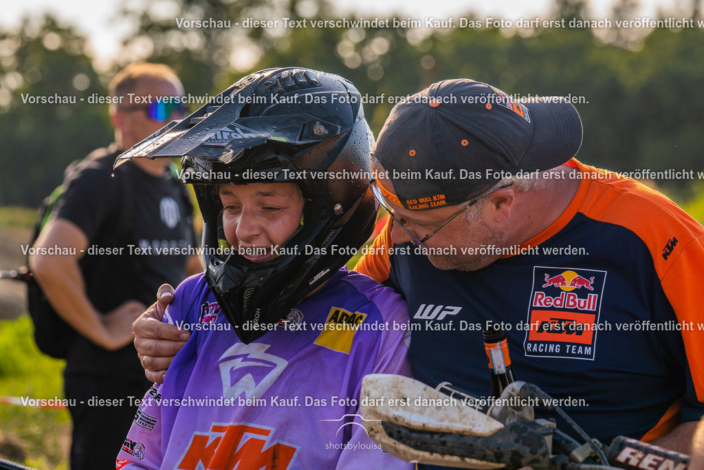09_20_LM_Schenkenhorst-0092 | Sportfotografin aus Berlin-Brandenburg mit Fokus auf Motocross. Ich halte deine sportliche Leistung und echte Emotionen auf und neben der Strecke professionell fest. Entdecke die Fotos von deinem Rennen und bestelle sie direkt hier im Shop.