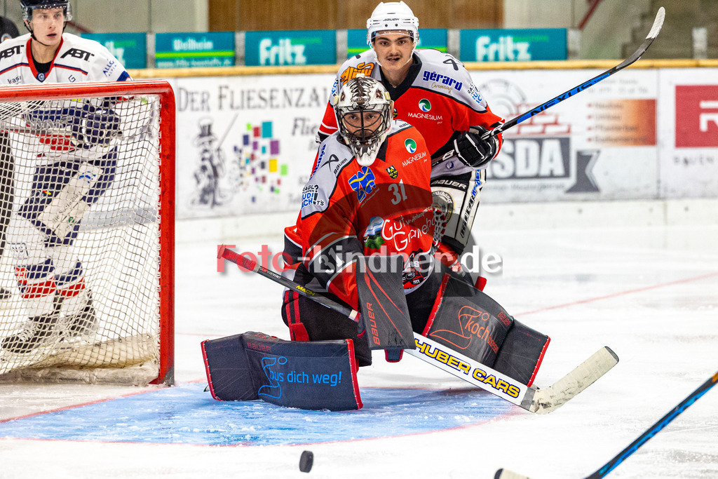 Testspiel TSV Peißenberg Miners vs ESC Kempten Sharks | Eishockey Bayernliga Vorbereitung 2023/2024, Testspiel TSV Peißenberg Miners vs ESC Kempten Sharks
Korbinian SERTL (Goali Miners 31) in Aktion,
2023-09-10 in Peißenberg (Eisstadion)
31 Korbinian SERTL (Goali Miners 31), 19 Matthäus LIDL (Miners 19)
Copyright: FotoLindnerWJL