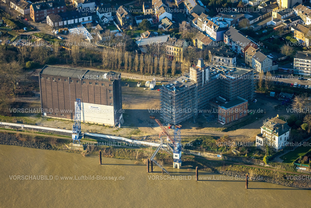 Duisburg241202387 | Luftbild, Baustelle Gebäude mit Baugerüst, Renovierung an der Plange Mühle am Fluss Rhein, Alt-Homberg, Duisburg, Ruhrgebiet, Nordrhein-Westfalen, Deutschland