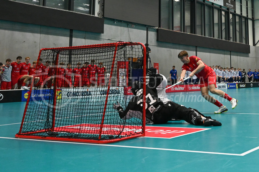 Switzerland B U19 vs Finland U19 - 2. February 2024 | Switzerland B U19 vs Finland U19
U19 Men International Matches in Switzerland
GoEasy Arena, Siggenthal Station
Switzerland forward #26 Vinz Burren scores.
Credit: Markus Aeschimann | <a href="https://www.markus-aeschimann.ch">Sportfotografie Markus Aeschimann</a> | <a href="https://www.instagram.com/sportfotografie.aeschimann">@sportfotografie.aeschimann</a> - Realisiert mit Pictrs.com