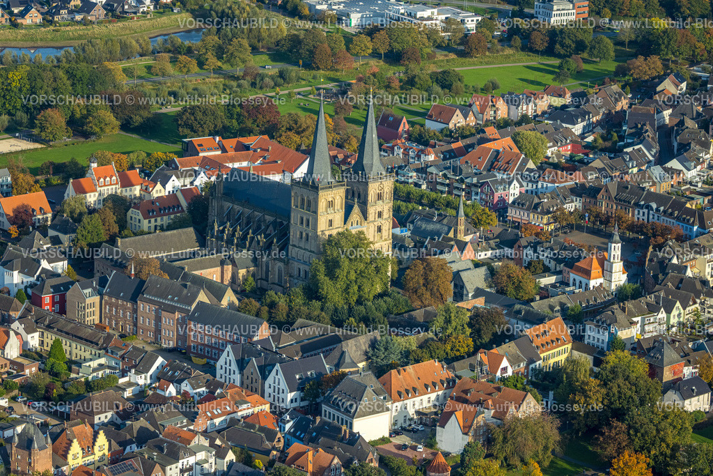 Xanten241014058 | Luftbild, Altstadt Ansicht mit kath. Kirche St. Viktor, auch Xantener Dom, kath. Marienschule, Ostwall Park, Niederbruch, Xanten, Niederrhein, Nordrhein-Westfalen, Deutschland