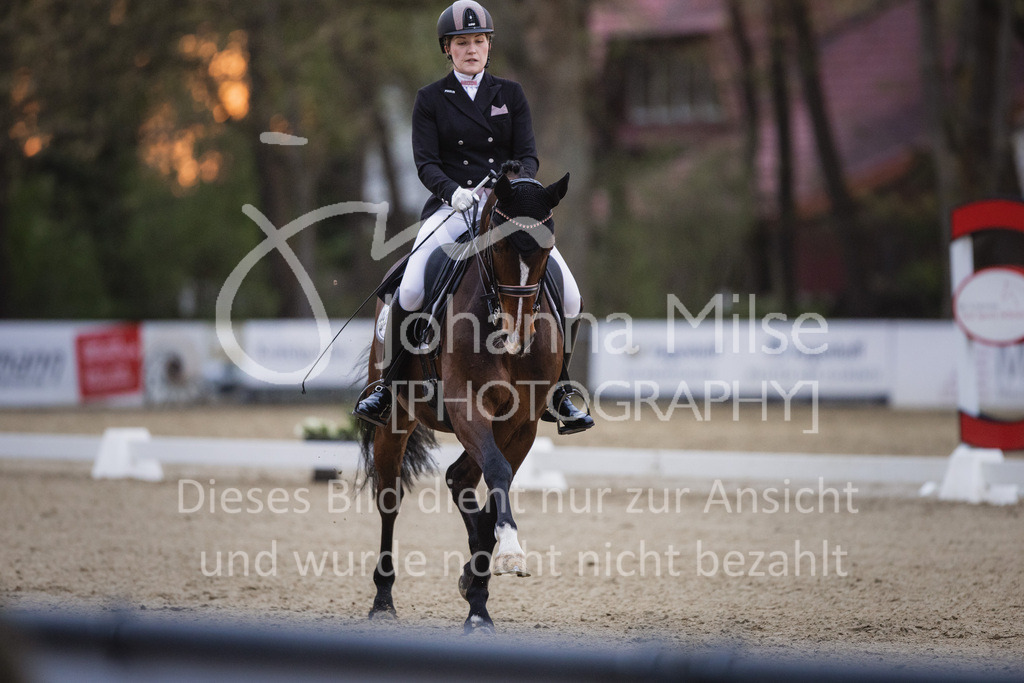 230429_Dressurfestival_S-Kür-314 | Deine schönsten Turniermomente als professionelle Fotos! Entdecke hochwertige Pferdesport-Fotografie im Online-Shop. Jetzt Fotos finden & bestellen!