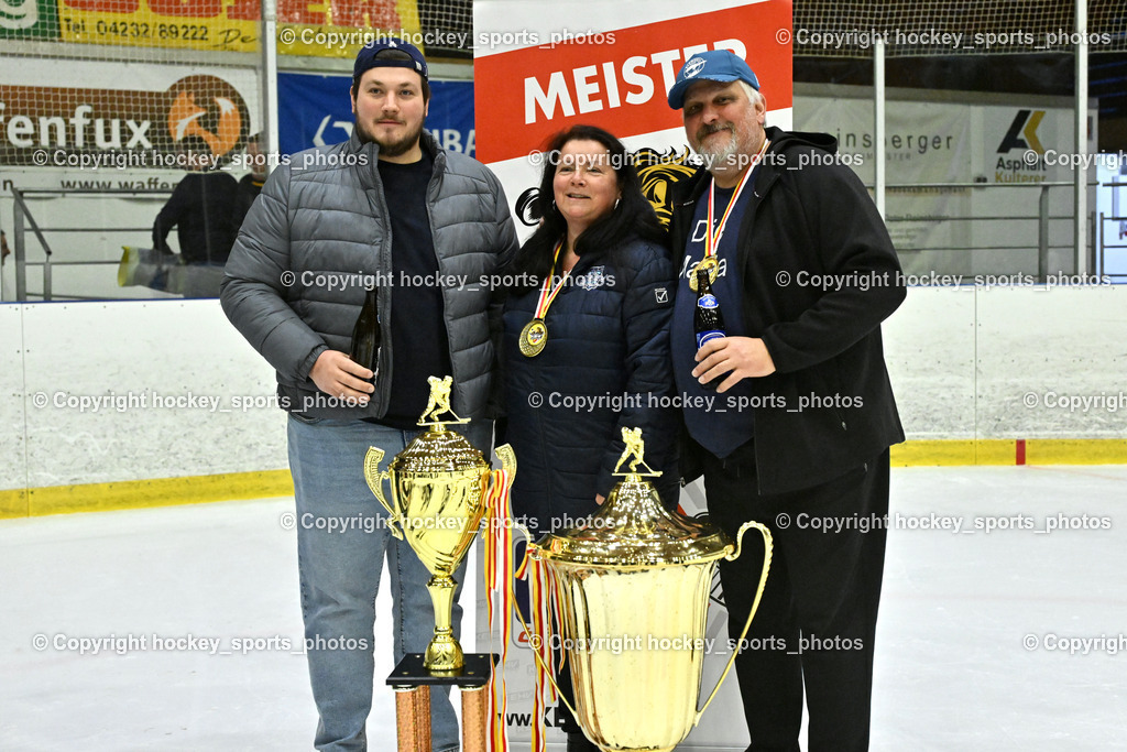 ESC Sparkasse Steindorf Meister 2025/26 | Equipment Manager Florian Platzner, ESC Steindorf ALEXANDRA ALTENREITER, Betreuer ESC Steindorf Stefan Platzner, ESC Sparkasse Steindorf Meister 2025/26, ESC Sparkasse Steindorf Meister 2025/26 am 08.03.2026 in Althofen (Stadthalle Althofen), Austria, (Photo by Bernd Stefan)