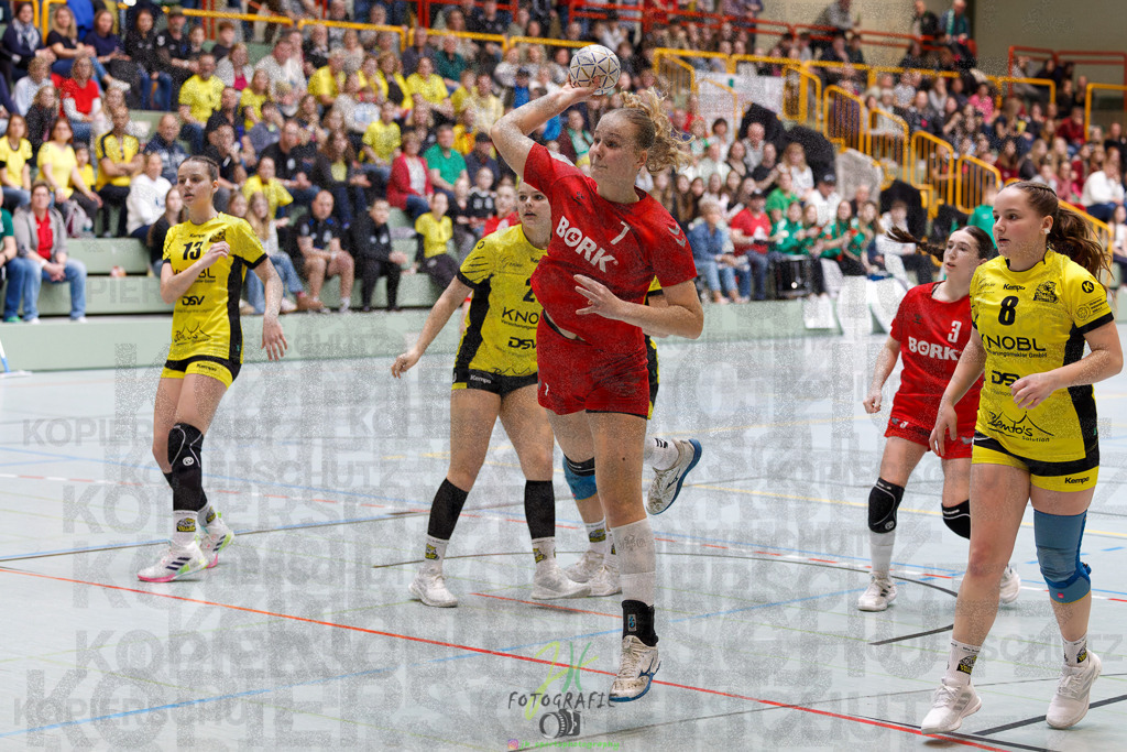 Hessenmeisterschaft wJC - Finale; HSG Kleenheim - HSG Weiterstadt/ Braunsh.Worf. | Hessenmeisterschaft wJC - Finale; HSG Kleenheim - HSG Weiterstadt/ Braunsh.Worf. am 22.03.2025 in Biedenkopf (Sporthalle Lahntalschule)Photo © 2025 - Jörg Heinrich - Realisiert mit Pictrs.com